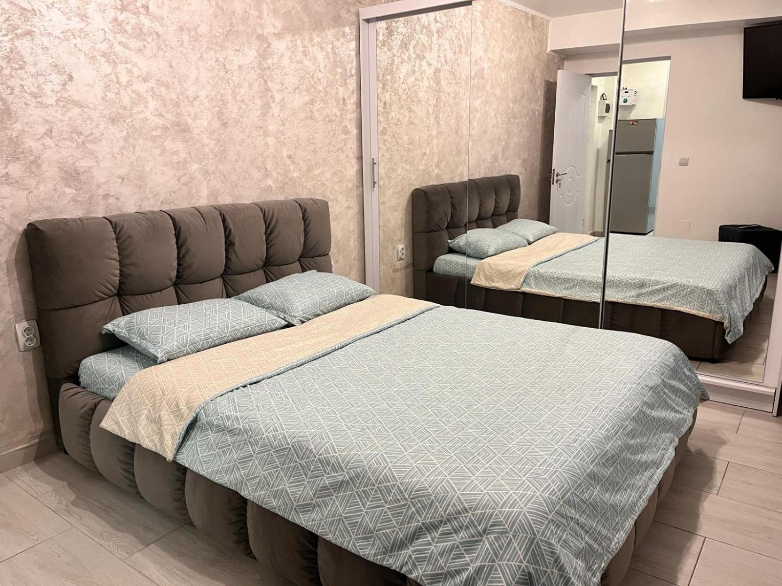 White & Silver Luxury Apartament Craiova Bagian luar foto